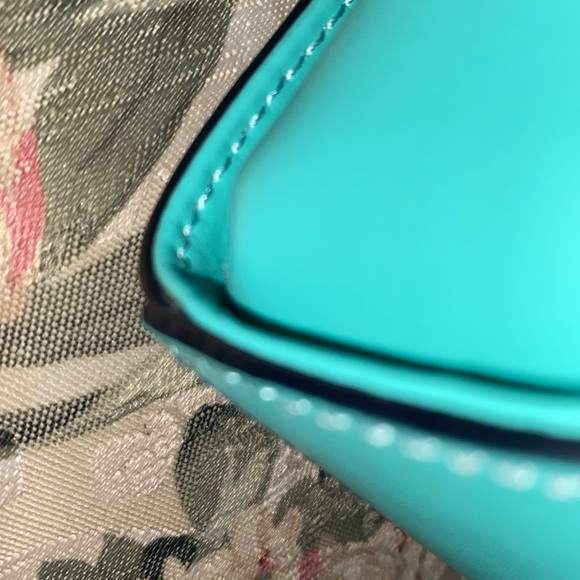 KATE SPADE TIFFANY BLUE CROSSBODY WITH BOW LIKE NEW NO CALLOUTS - Picture 9 of 11